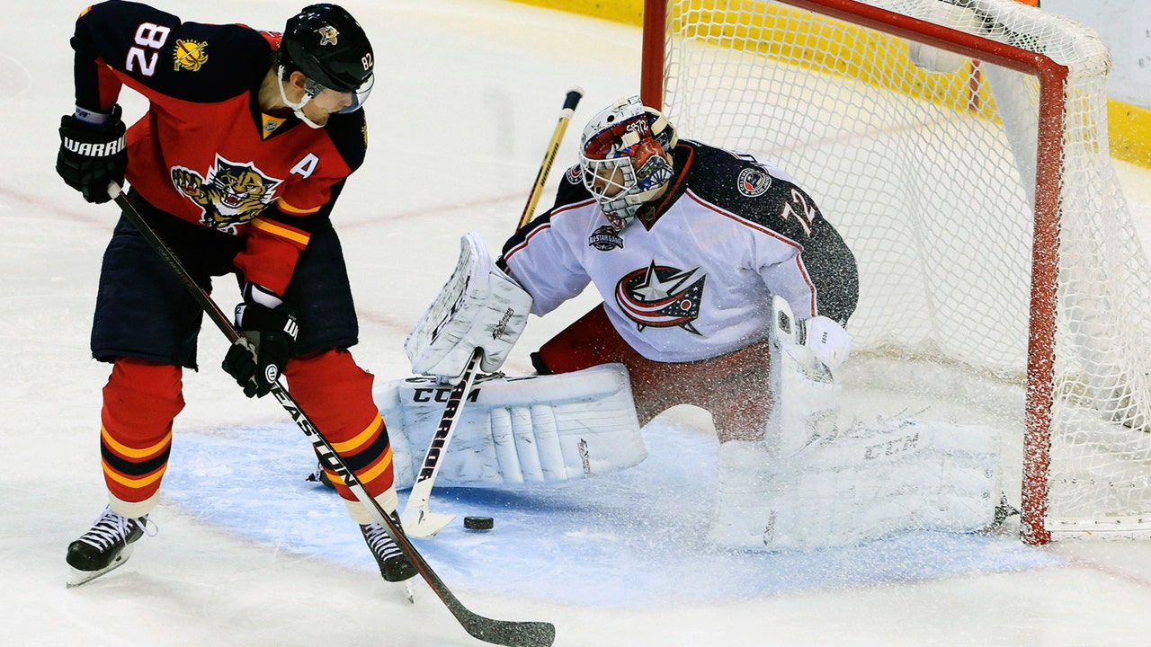 Facing league-high shots this month, Bobrovsky standing strong